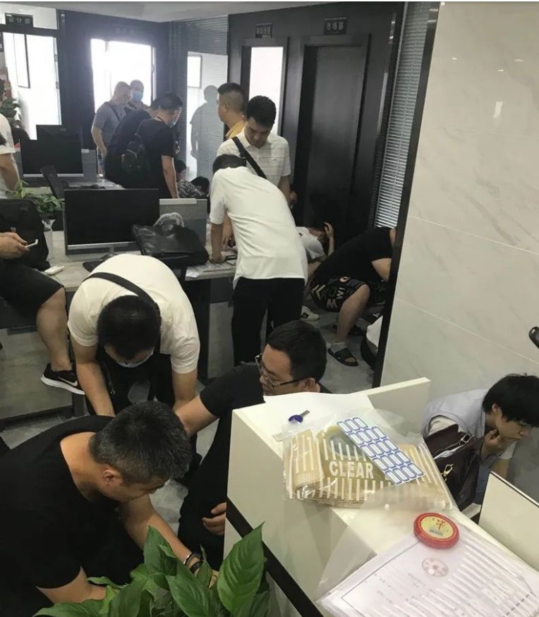 dnf修改器怎么用